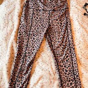 High-Rise Leopard Print Capri Leggings - Brown/Black
